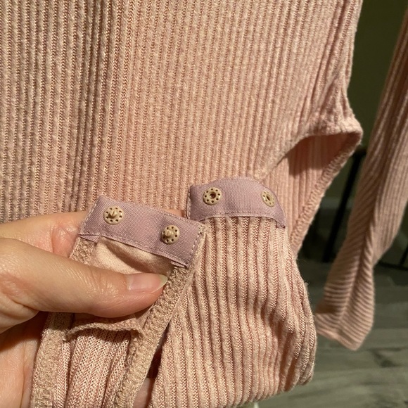 Free people v neck pink bodysuit - Picture 5 of 8